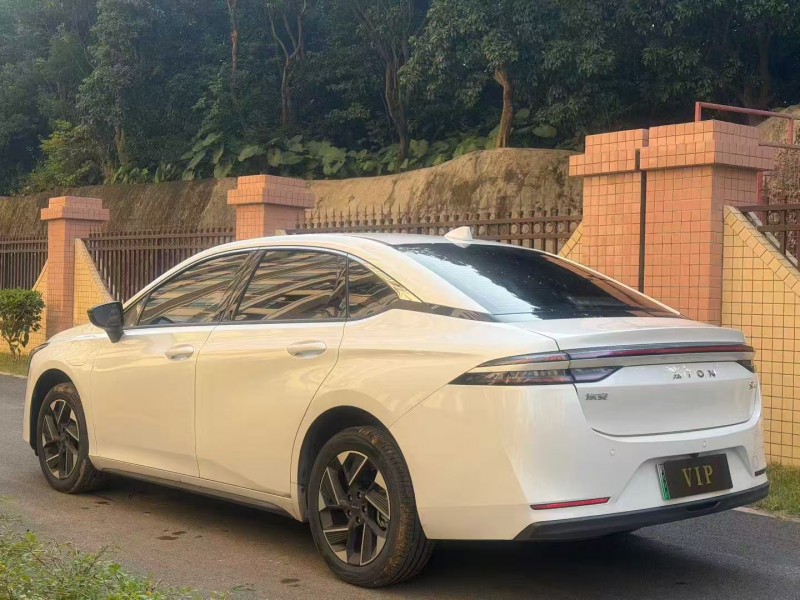 广州25年传祺埃安S8