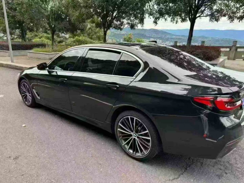 昭通22年宝马5系8