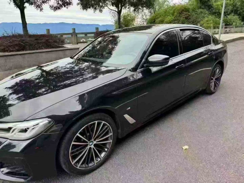 昭通22年宝马5系9