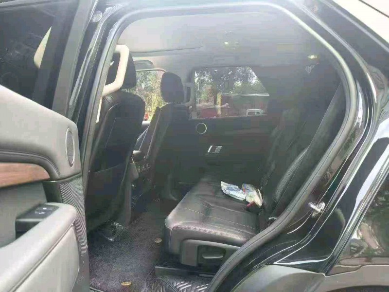 思茅21年路虎发现5