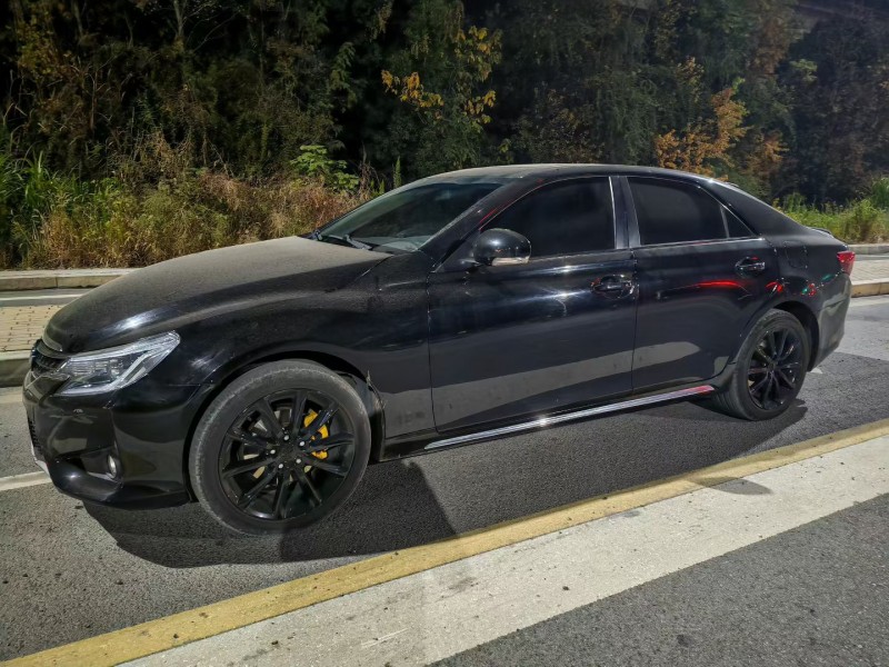 南昌17年丰田锐志2