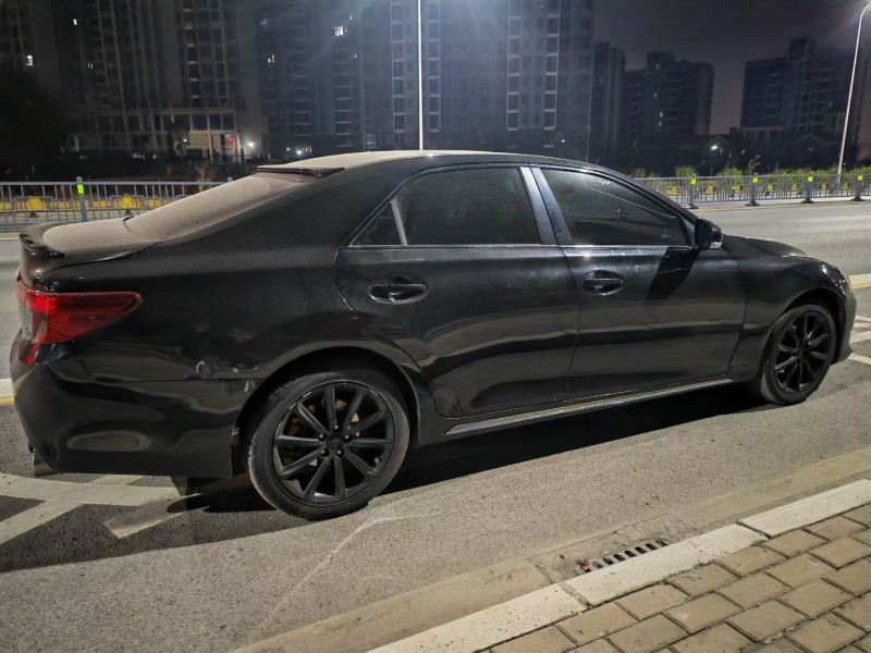 南昌17年丰田锐志8