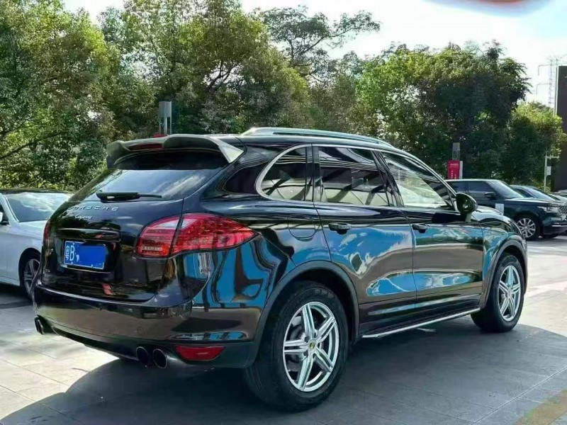 广州14年保时捷卡宴8