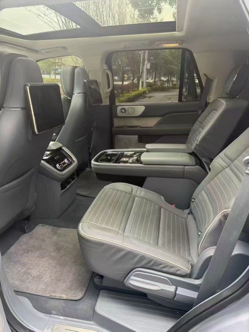 广州21年林肯领航员8