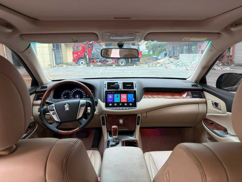 广州14年丰田皇冠5