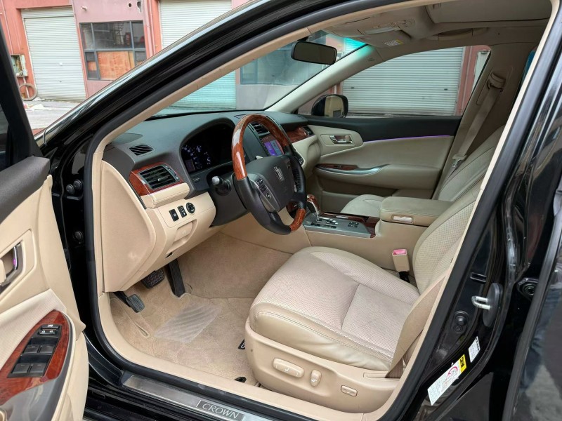 广州14年丰田皇冠6