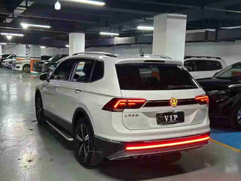 成都17年大众途观9