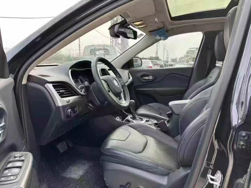 汕头20年Jeep自由光4