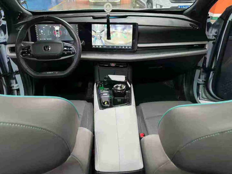 成都23年长安汽车UNI4