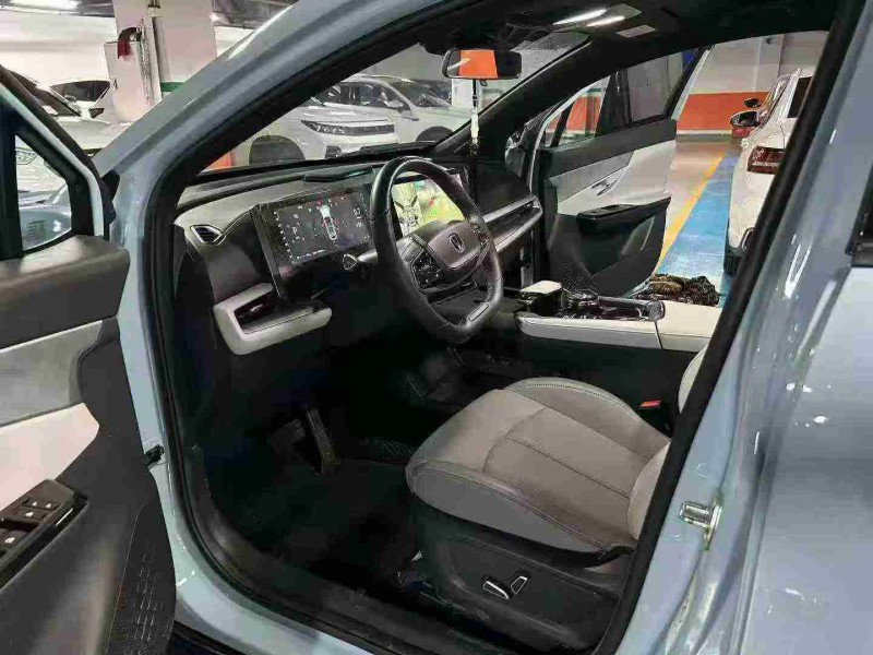 成都23年长安汽车UNI5