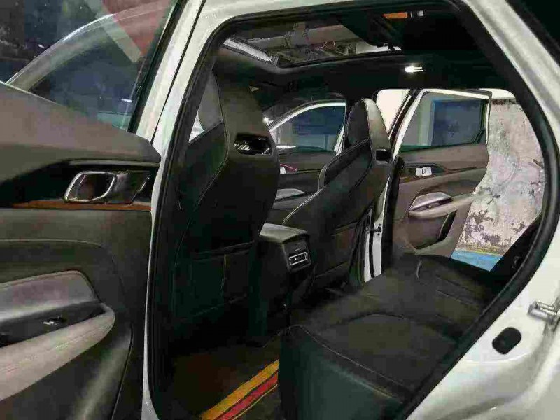 成都23年长安汽车欧尚6