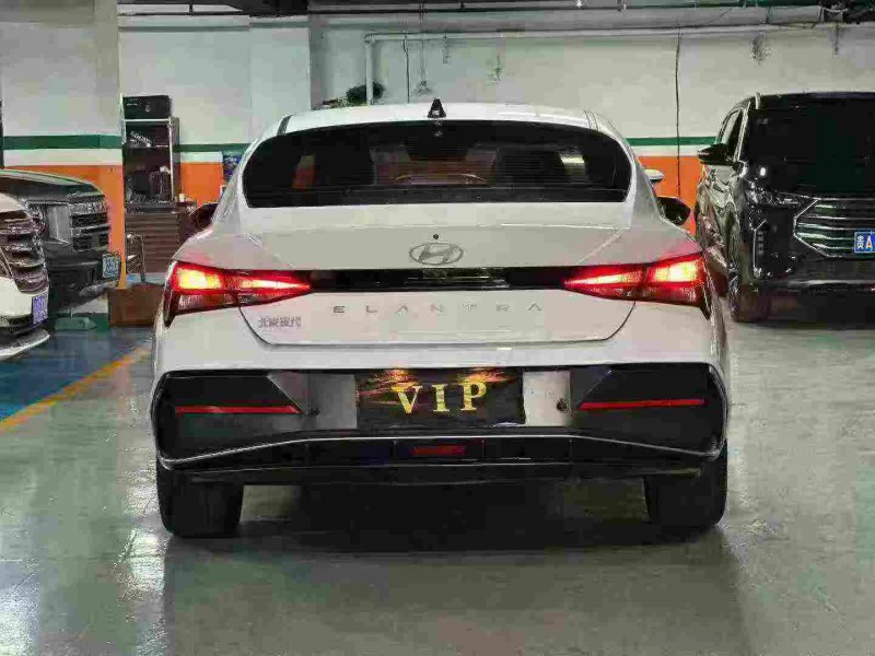 成都24年现代伊兰特8