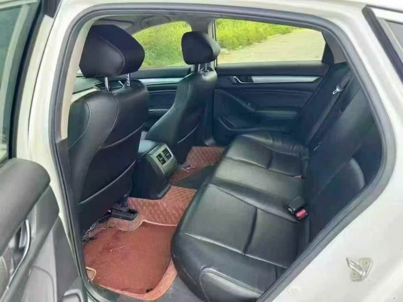 汕头17年本田雅阁6