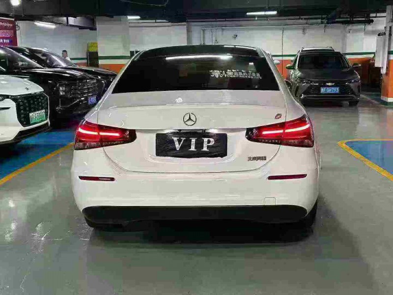 成都19年奔驰A8