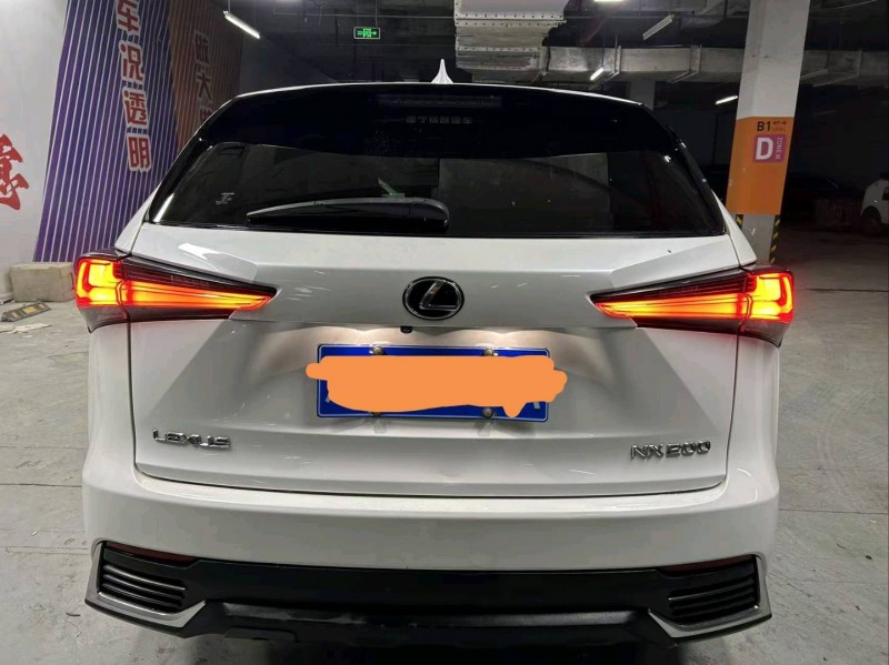 成都18年雷克萨斯NX2