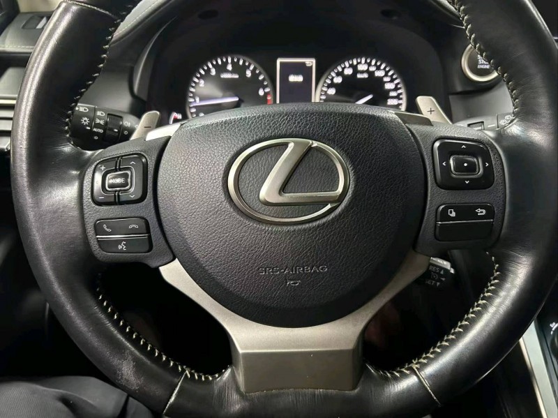 成都18年雷克萨斯NX3