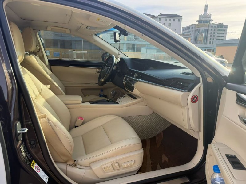 玉溪14年雷克萨斯ES8