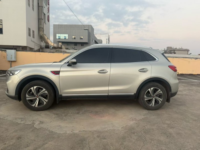 玉溪21年红旗HS52