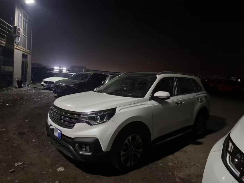 乌鲁木齐21年起亚智跑3