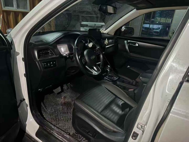 乌鲁木齐21年起亚智跑8