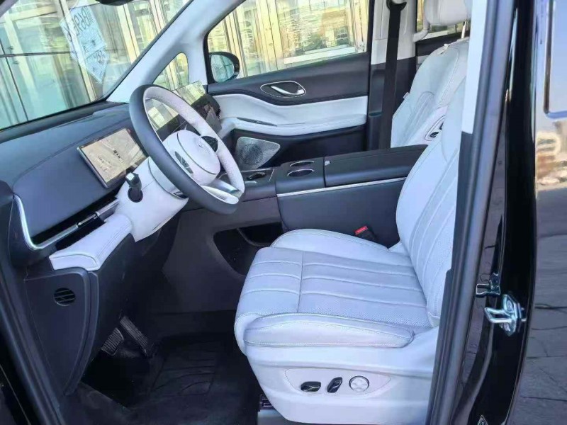 唐山25年岚图汽车梦想家8