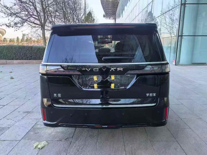 唐山25年岚图汽车梦想家9