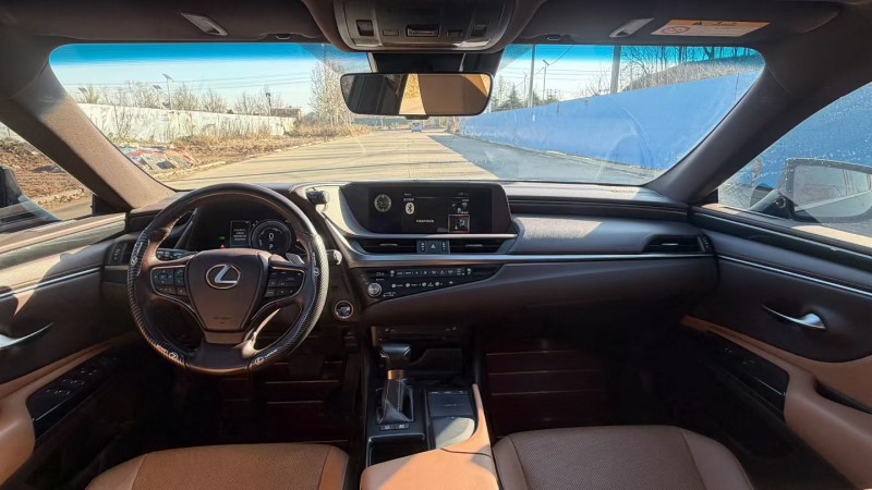 青岛21年雷克萨斯ES3