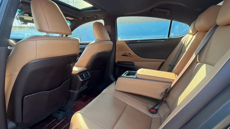 青岛21年雷克萨斯ES4