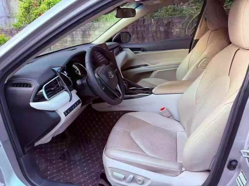 梧州22年丰田凯美瑞4