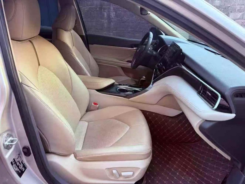 梧州22年丰田凯美瑞5