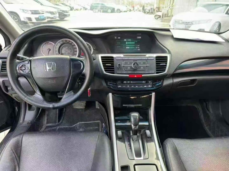 秦皇岛16年本田雅阁4