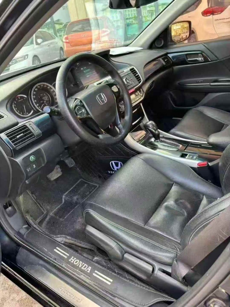 秦皇岛16年本田雅阁6