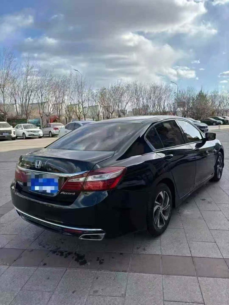 秦皇岛16年本田雅阁8