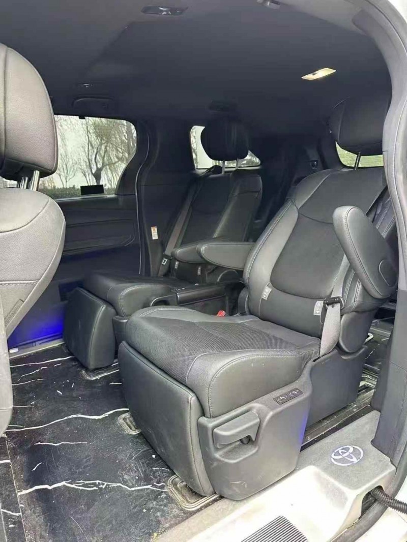 淄博24年丰田塞纳4