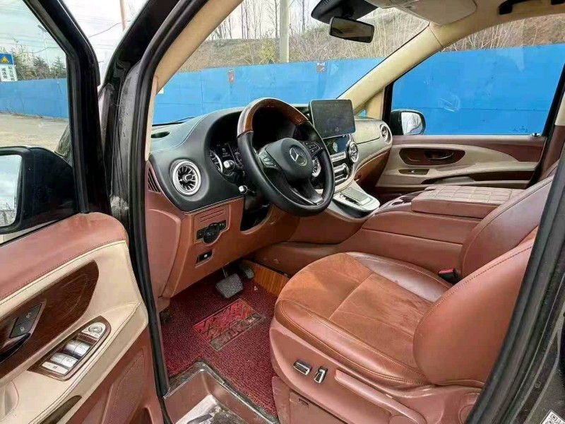 济宁18年奔驰威霆6