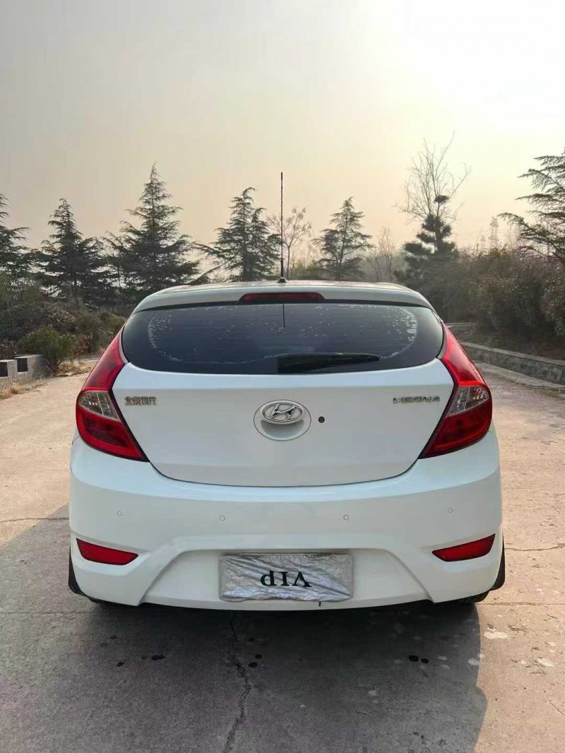 青岛17年现代瑞奕7