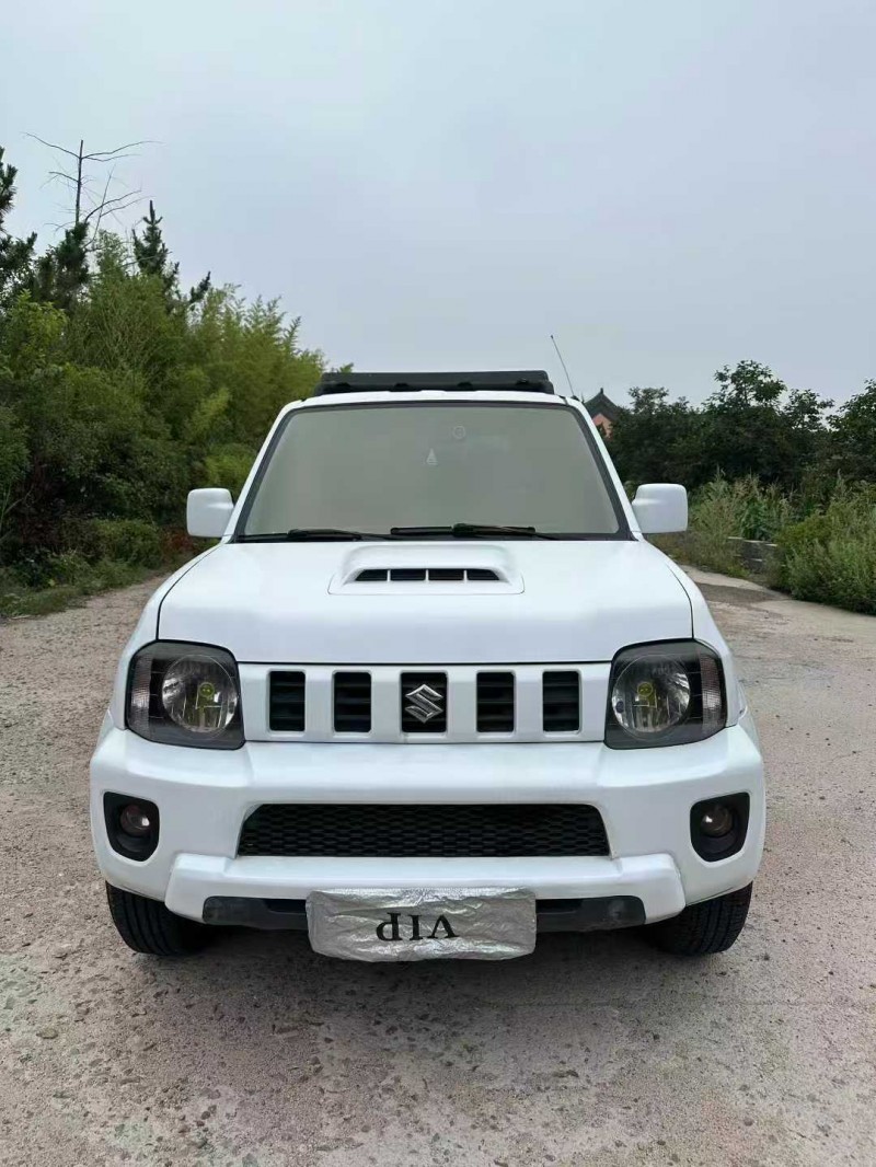 青岛16年铃木吉姆尼1