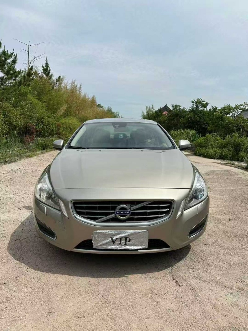 青岛12年沃尔沃S60L1