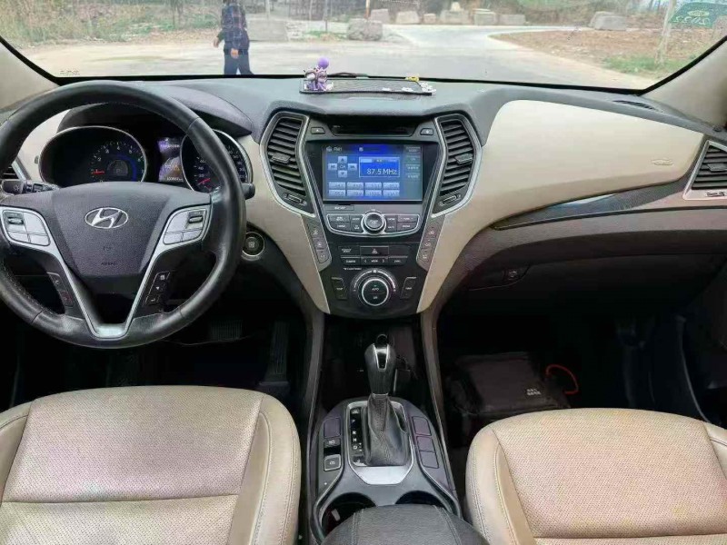 东营16年现代新胜达5