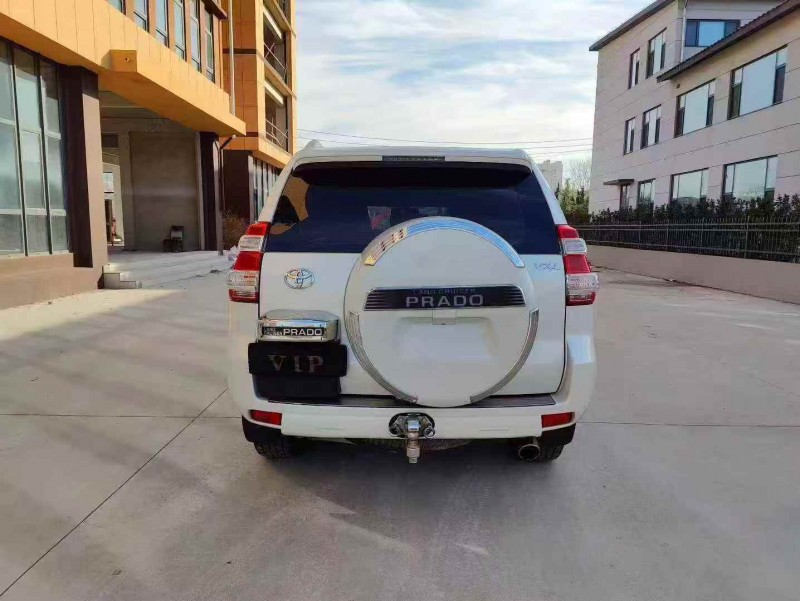 济宁18年丰田普拉多8