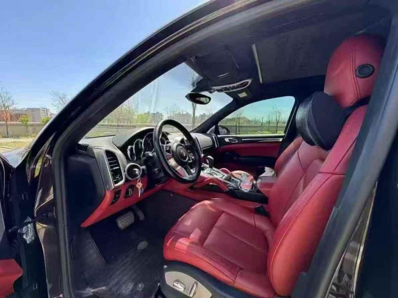 晋城16年保时捷卡宴5