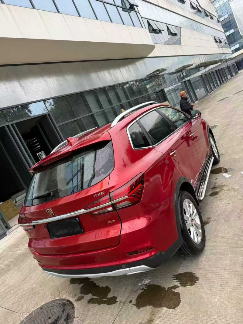 乐山19年荣威RX56