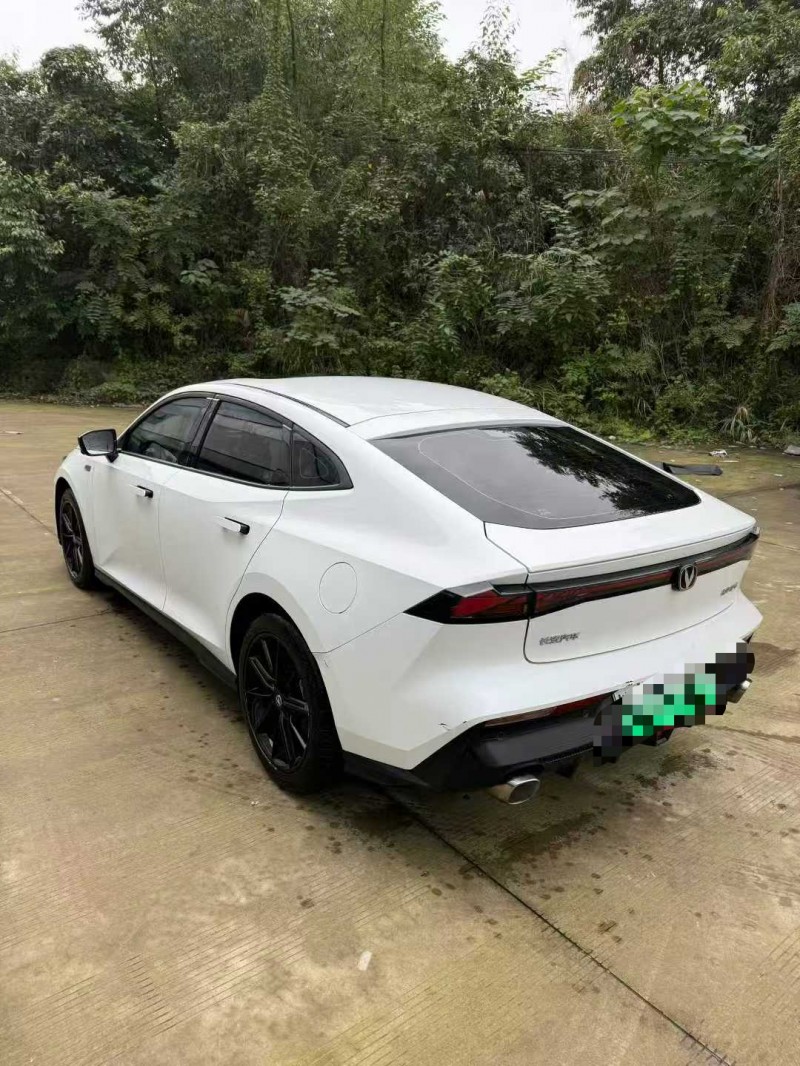 乐山23年长安汽车UNI5