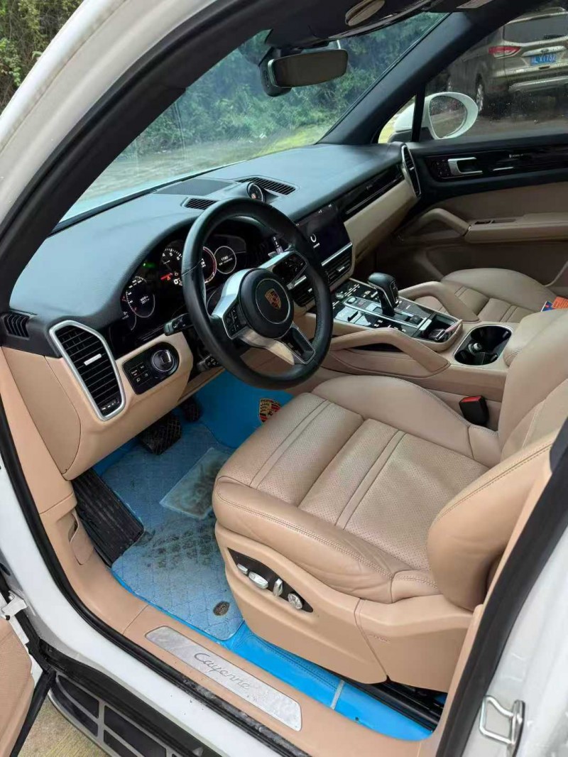 乐山19年保时捷卡宴3