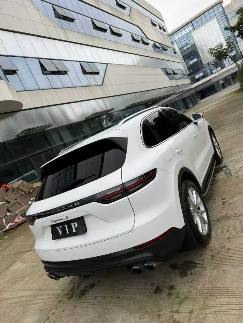 乐山19年保时捷卡宴6