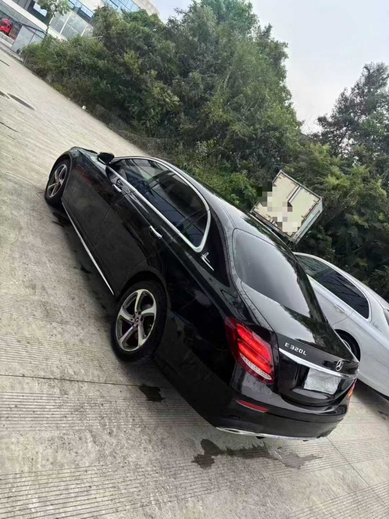 乐山18年奔驰E6