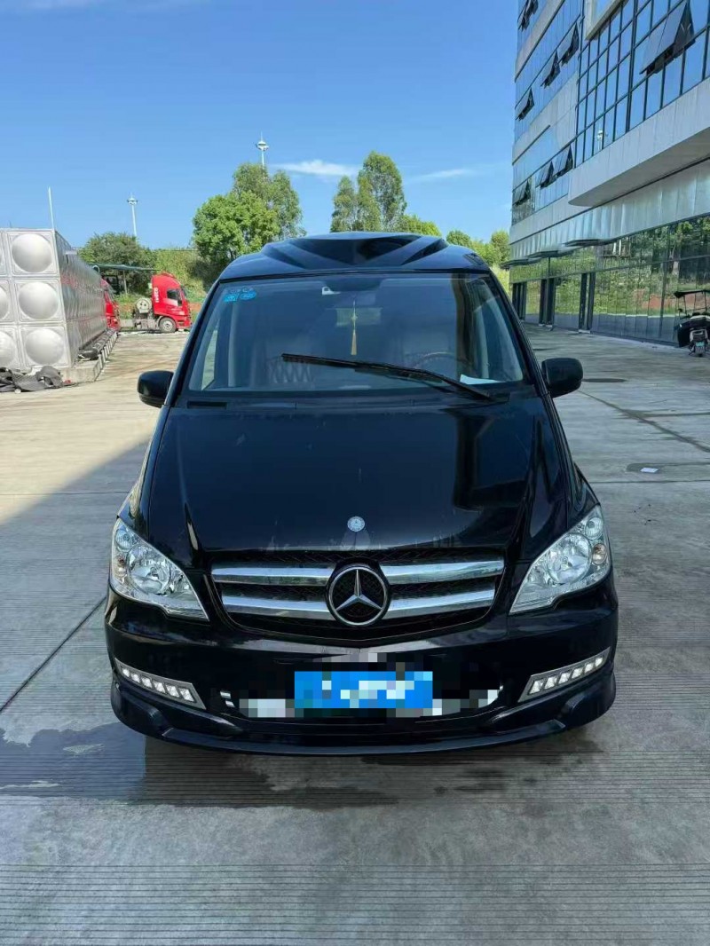 乐山17年奔驰威霆1