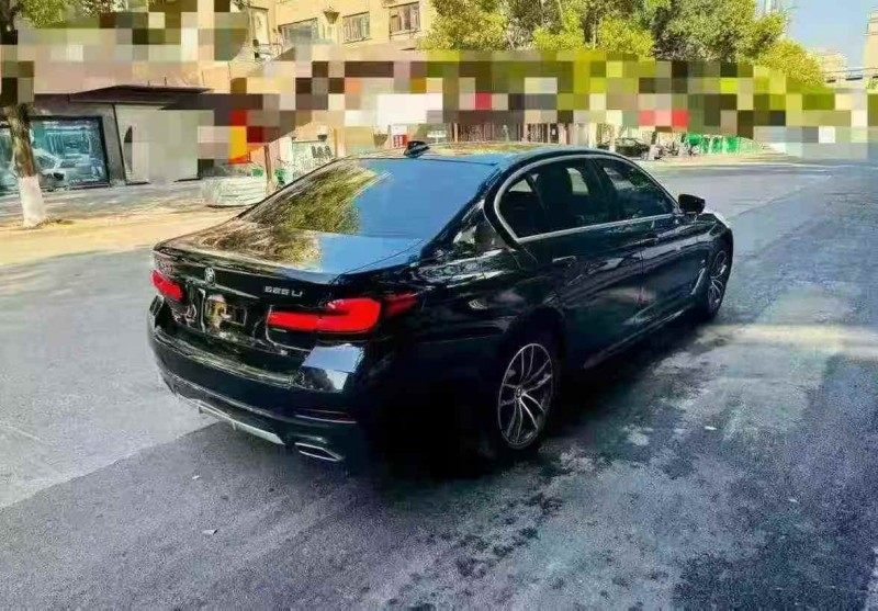 济宁22年宝马5系8
