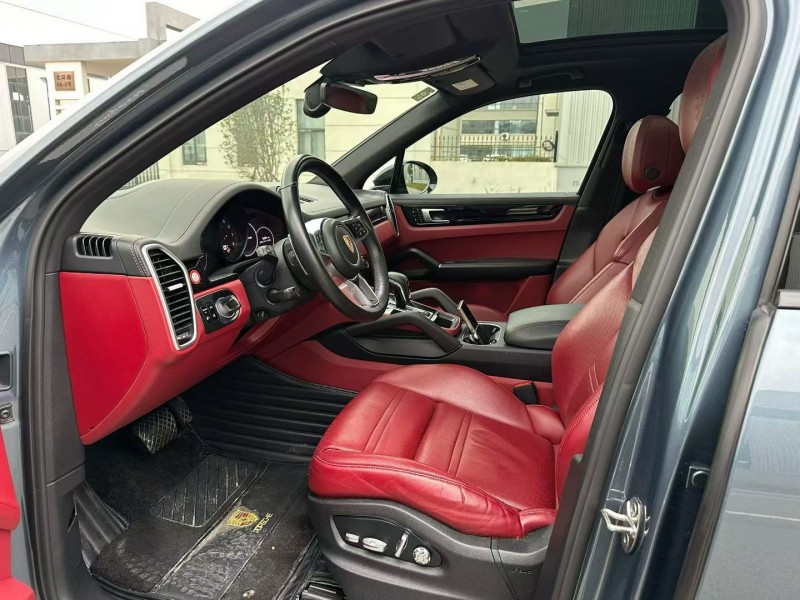 徐州19年保时捷卡宴4