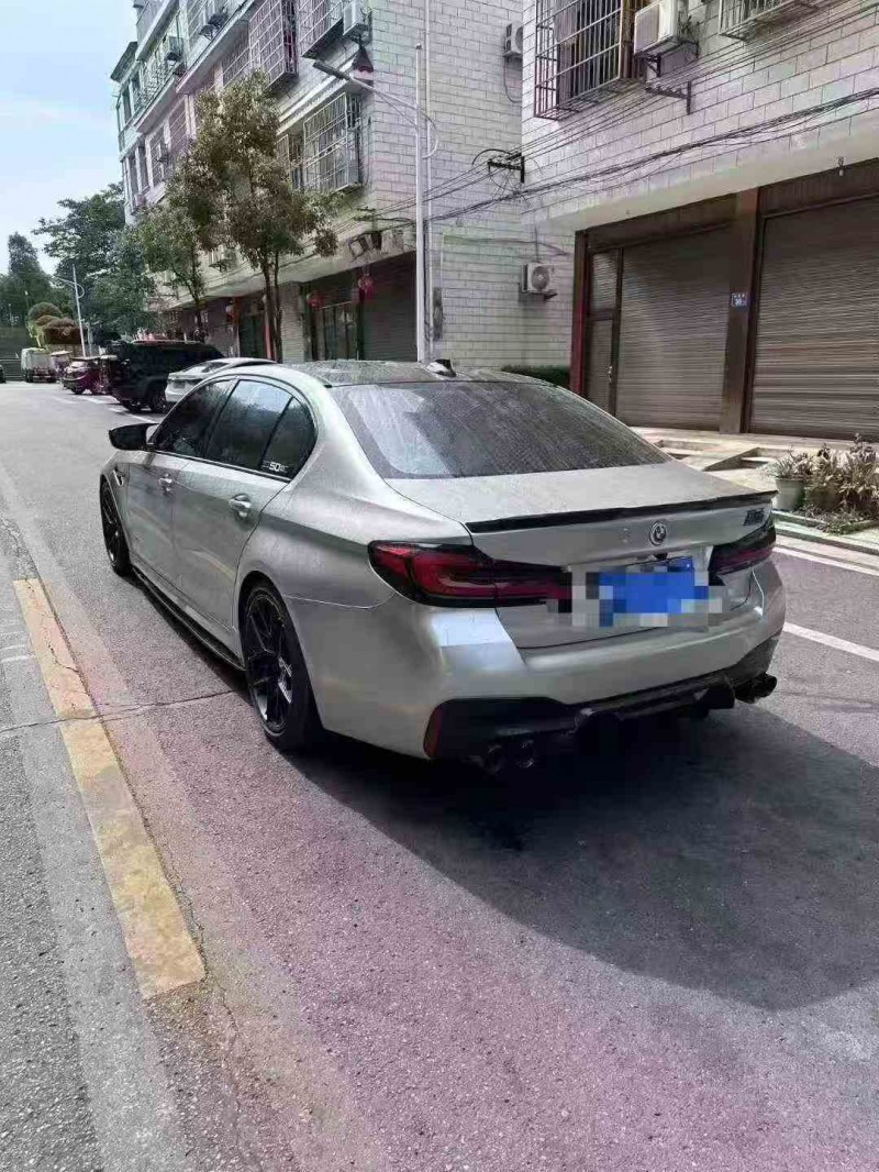 张家界23年宝马5系8